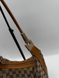 Clasp Hobo