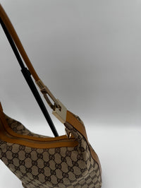 Clasp Hobo