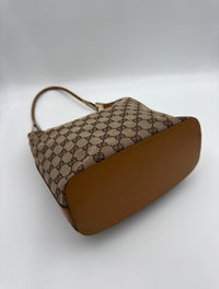 Clasp Hobo