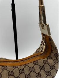 Clasp Hobo