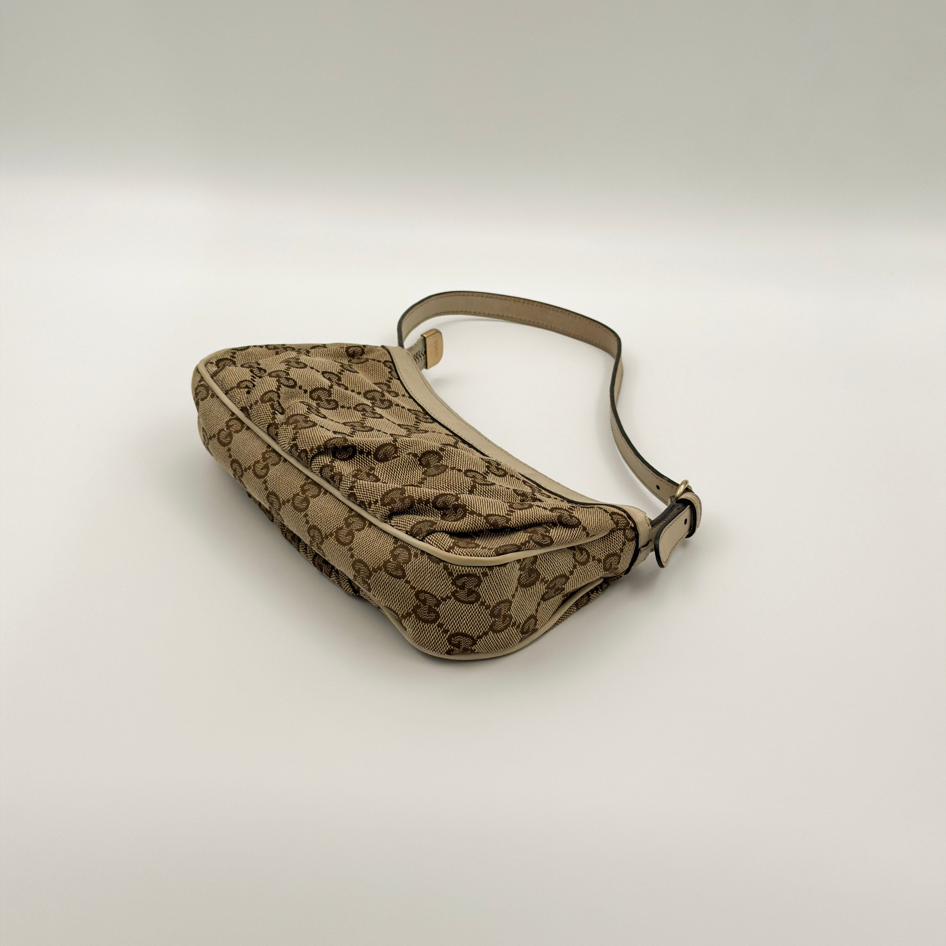 GG Lovely Heart Pochette